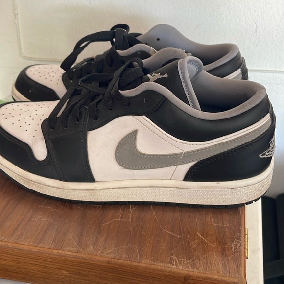 Nike Jordan 1 Low Sneakers - Picture 2 of 4